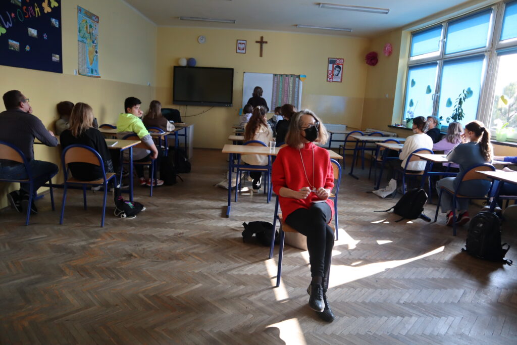 Uczniowie i wykładowca Politechniki Krakowskiej podczas projektu "Kalejdoskop Matematyczny" 